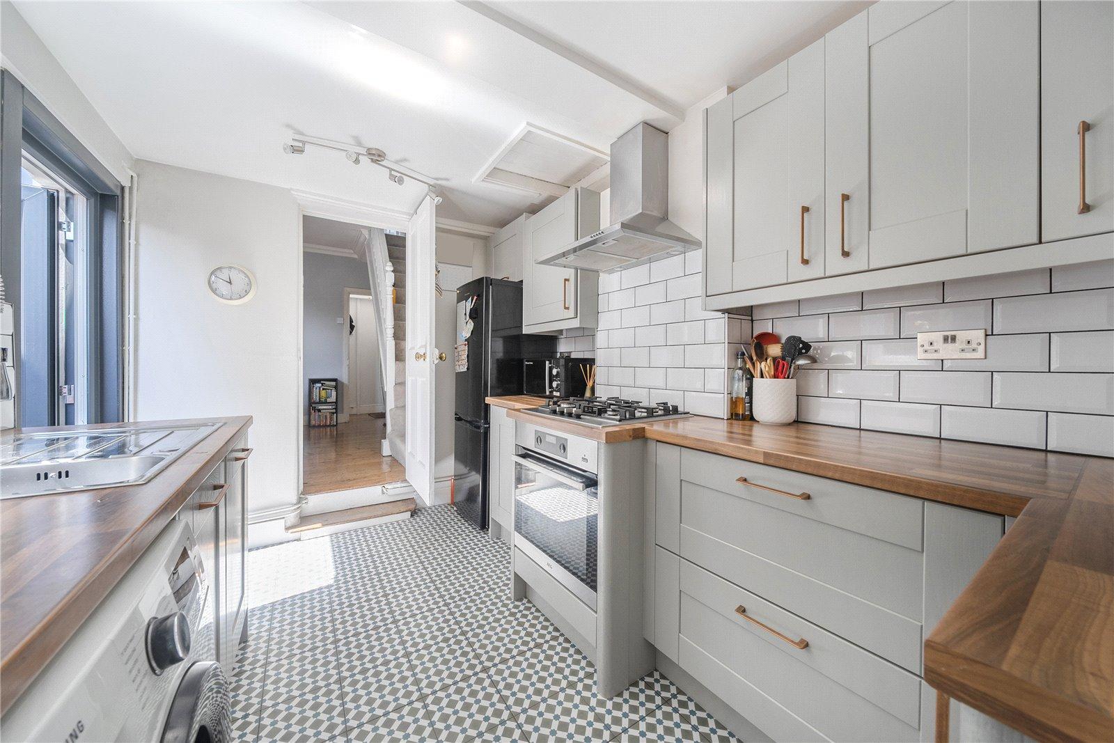 2 bedroom house for sale in London | Robinson Jackson