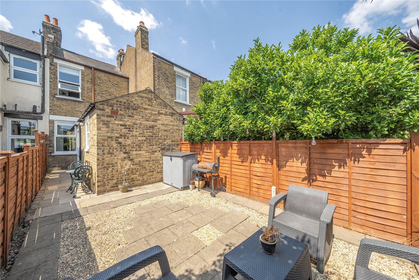 2 bedroom house for sale in London | Robinson Jackson