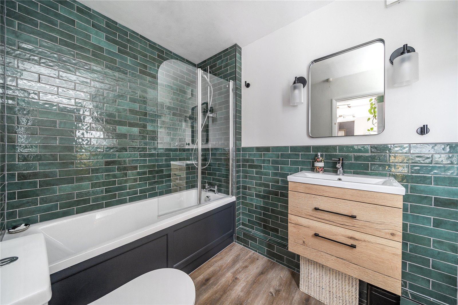 2 bedroom house for sale in London | Robinson Jackson