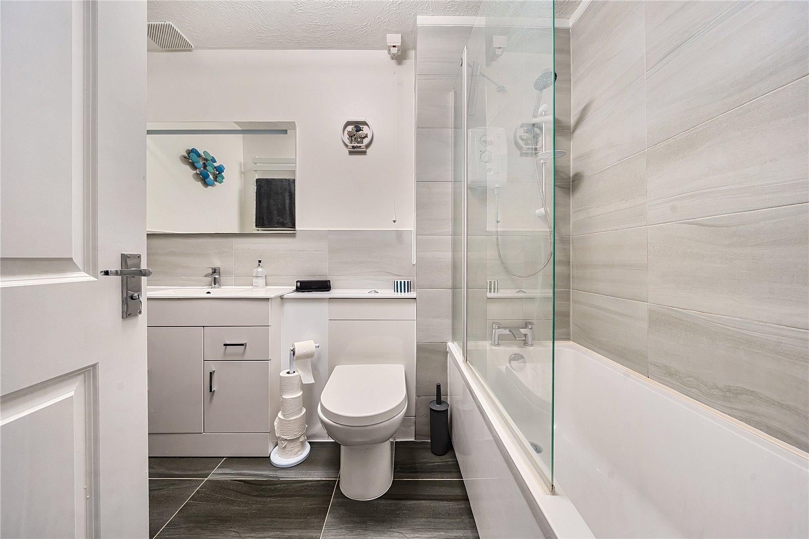3 bedroom house for sale in London | Robinson Jackson
