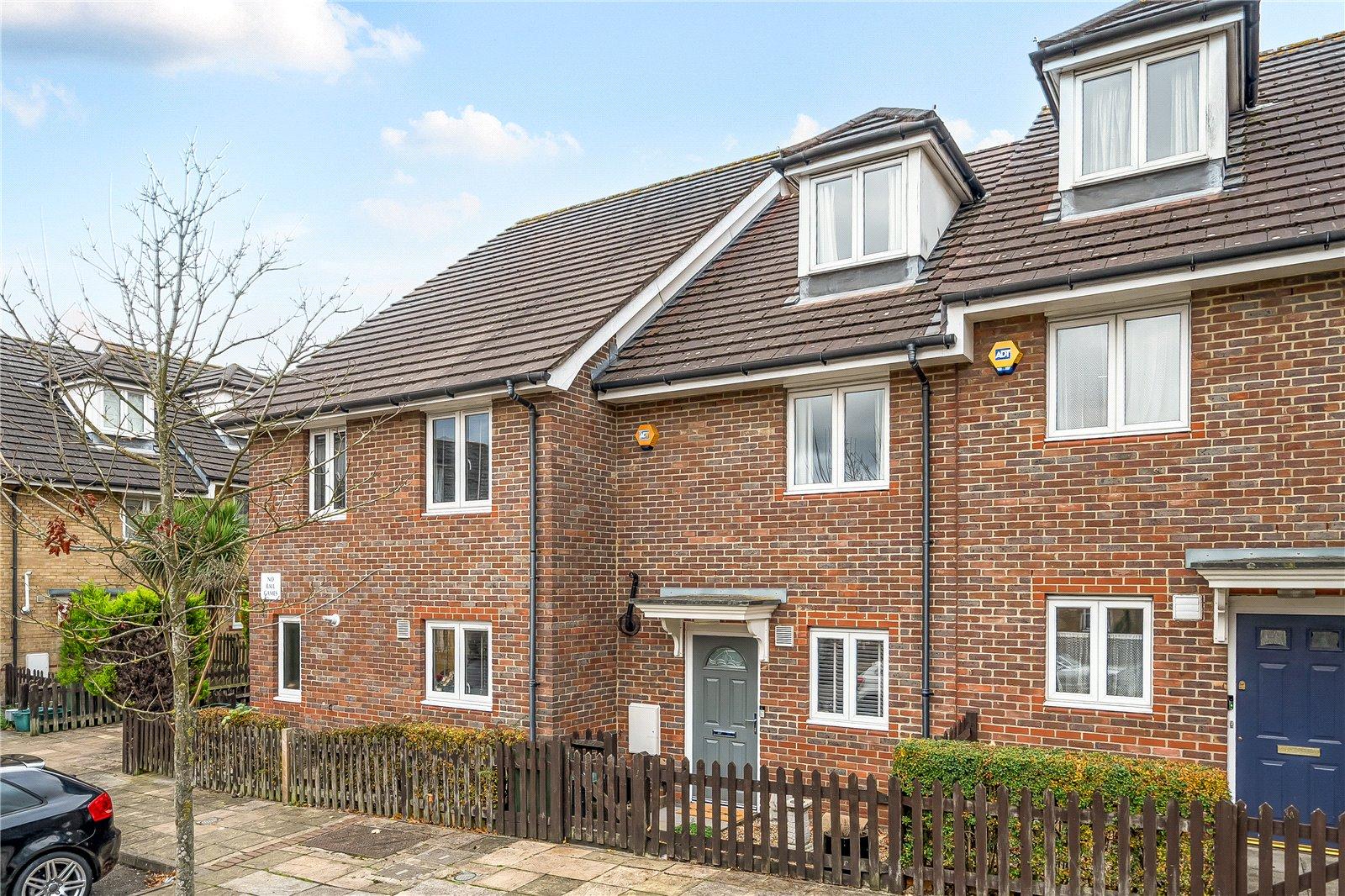 3 bedroom house for sale in London | Robinson Jackson