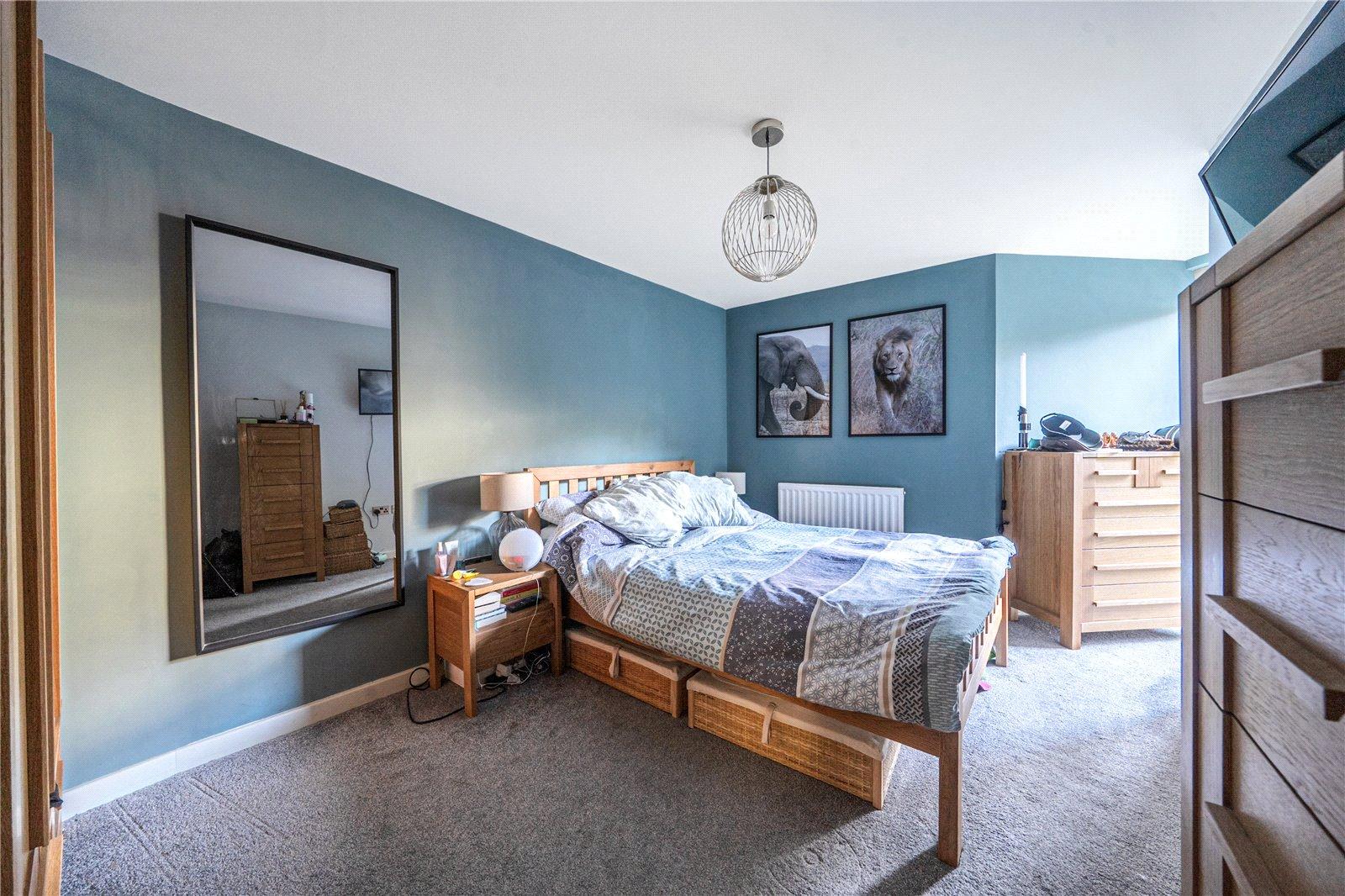 2 bedroom property for sale in London | Robinson Jackson