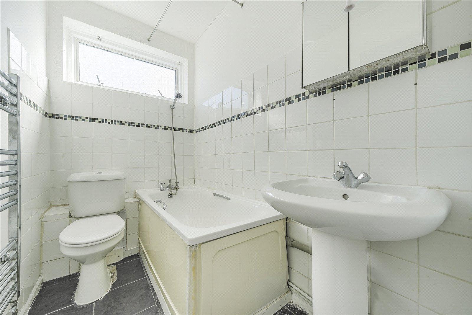 2 bedroom property for sale in London | Robinson Jackson