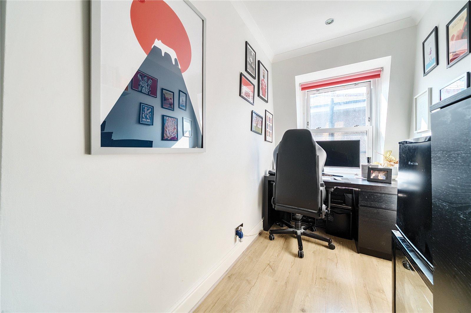 2 bedroom property for sale in London | Robinson Jackson