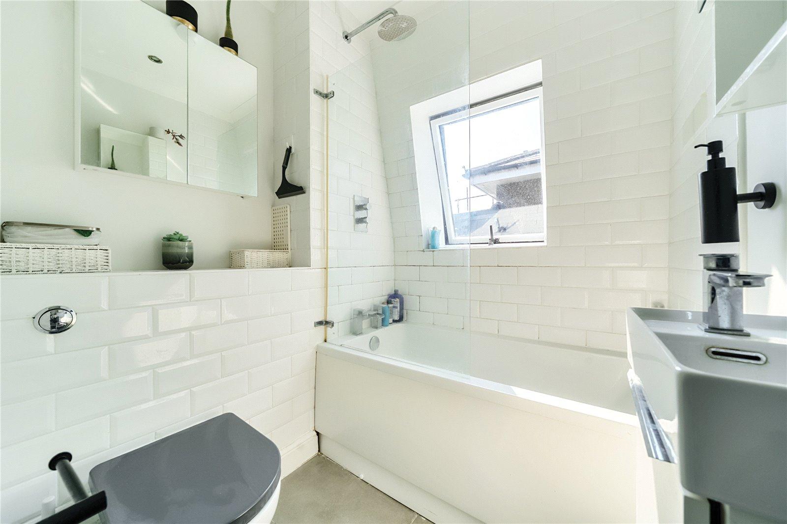 2 bedroom property for sale in London | Robinson Jackson