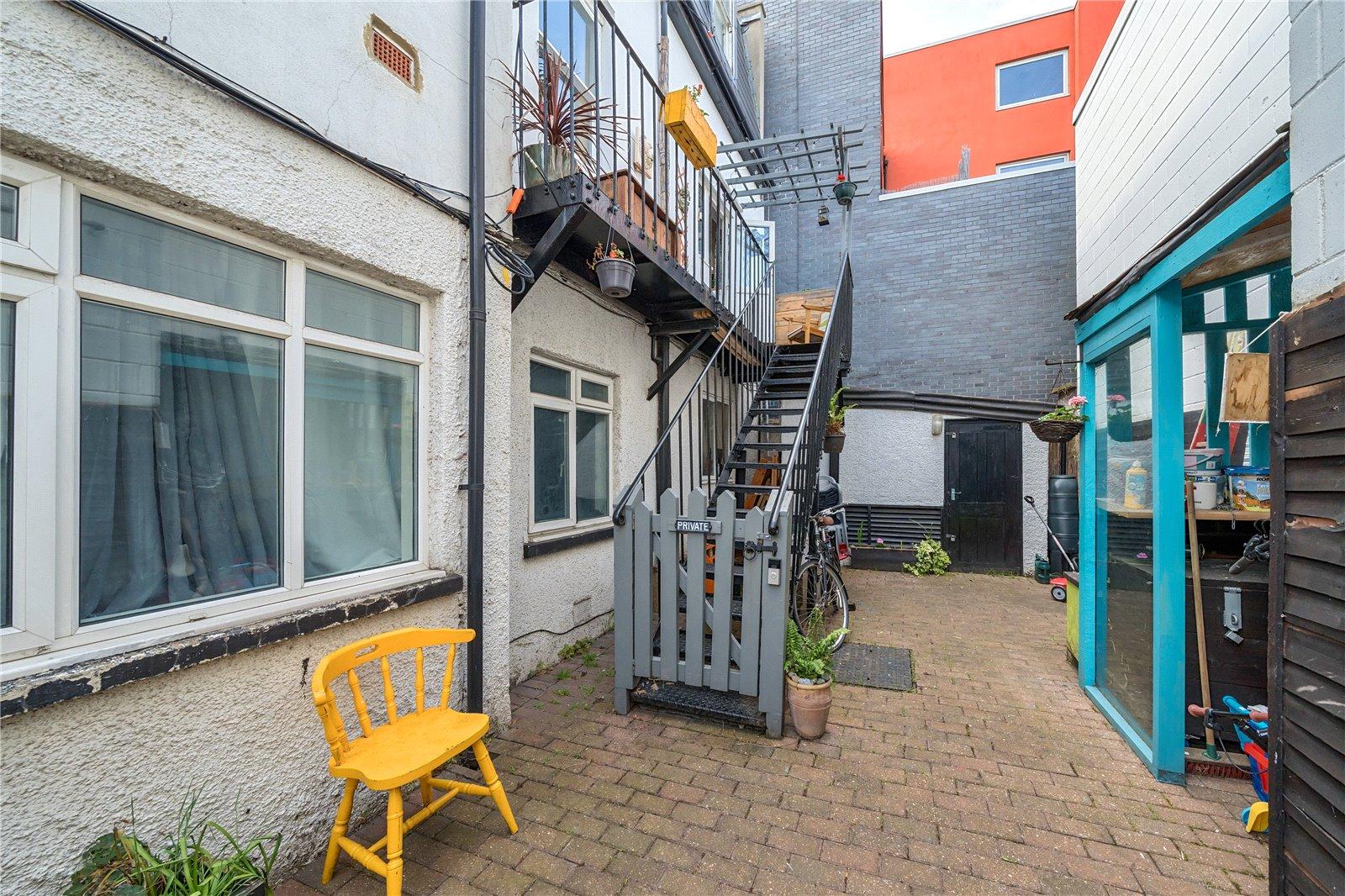 2 bedroom property for sale in London | Robinson Jackson