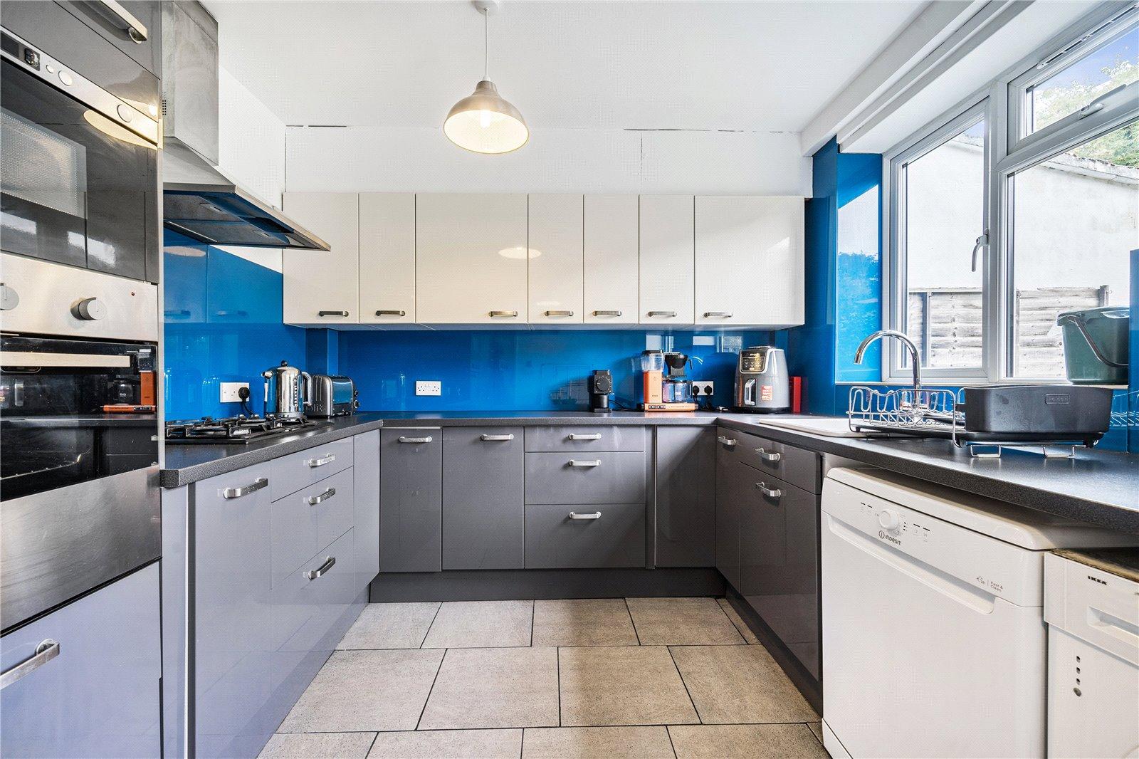 3 bedroom house for sale in London | Robinson Jackson
