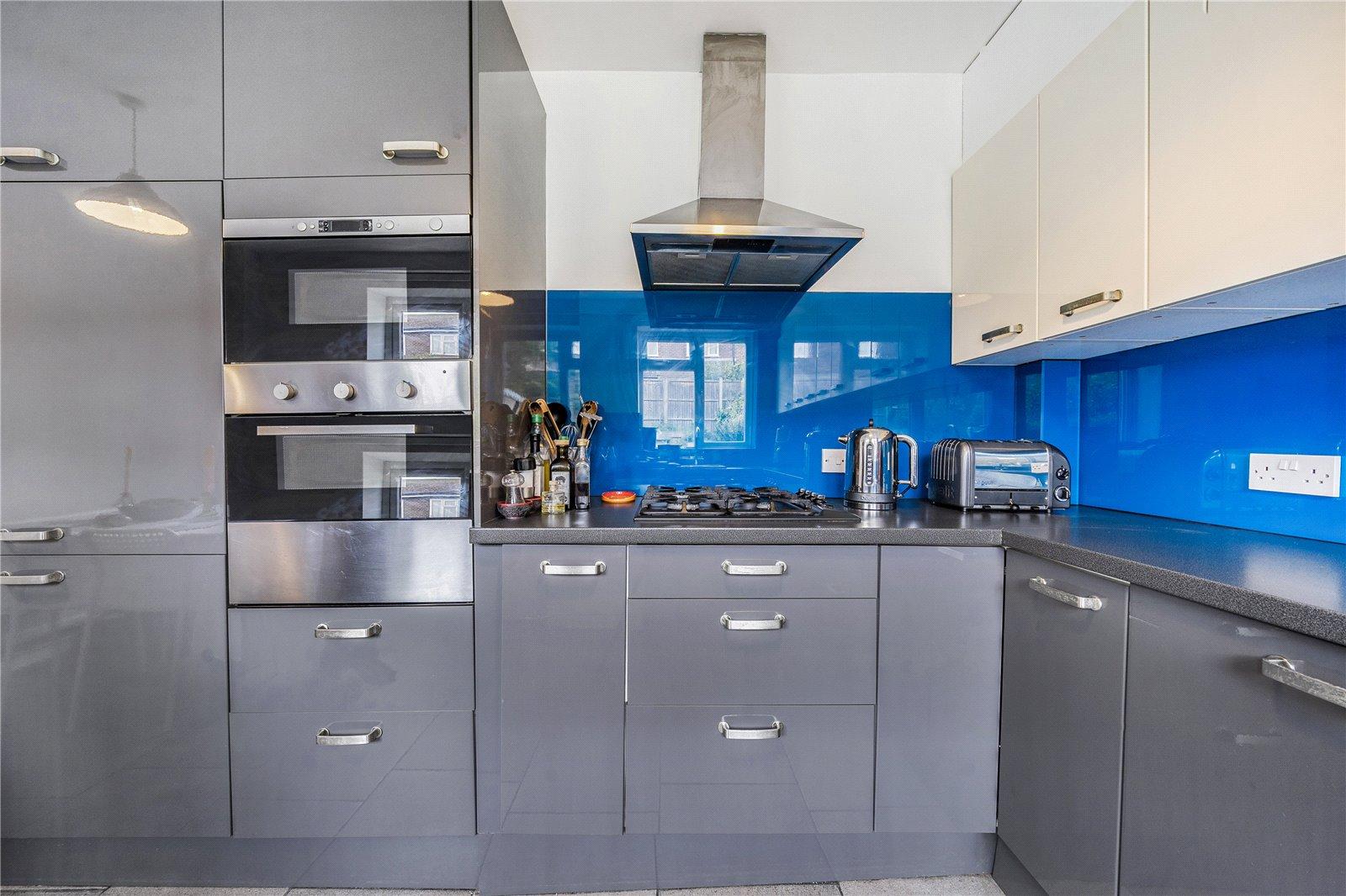 3 bedroom house for sale in London | Robinson Jackson