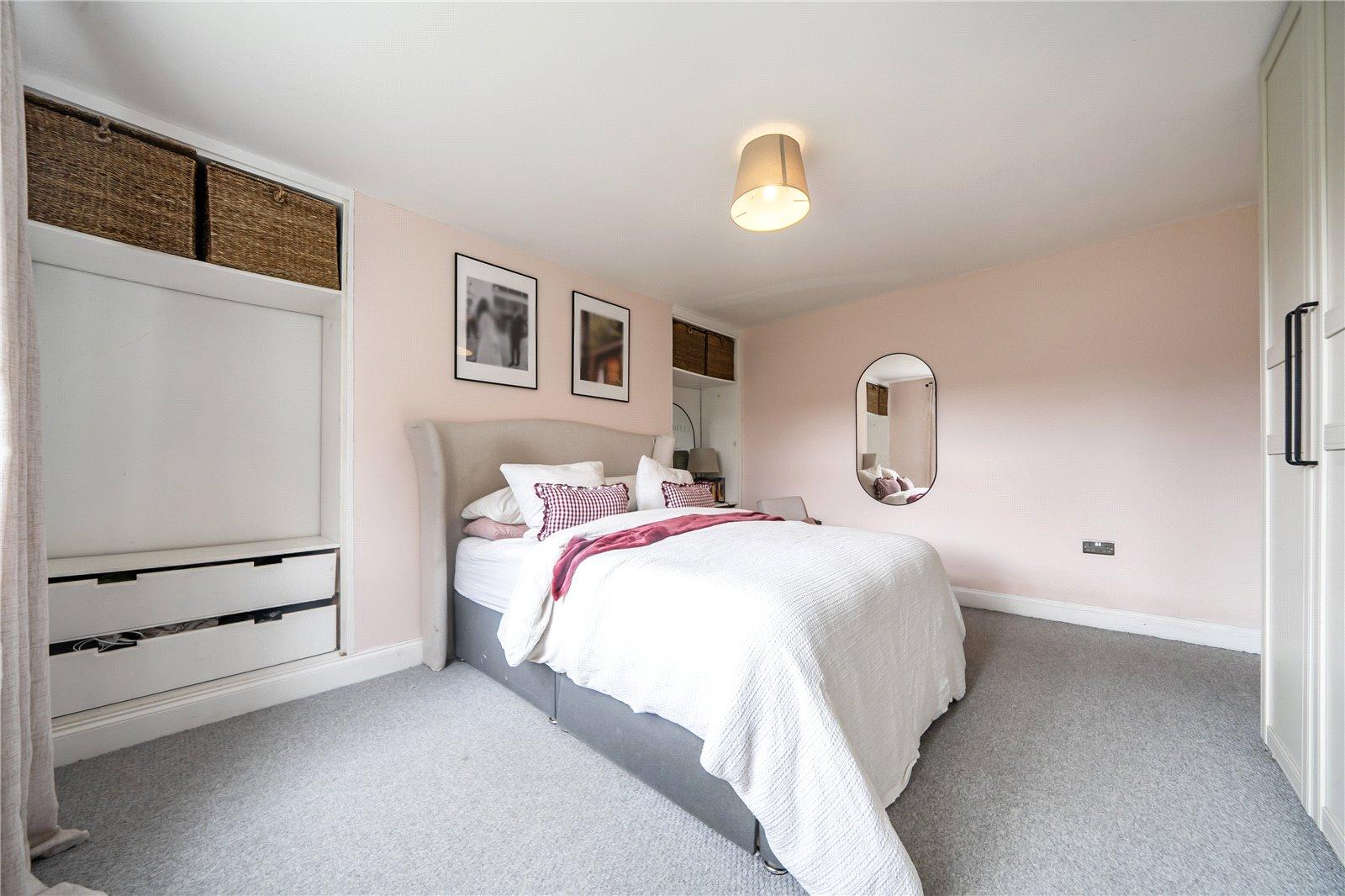 2 bedroom property for sale in Oakfield Road | Robinson Jackson