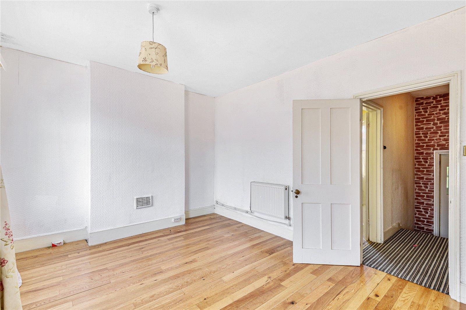 3 bedroom house for sale in London | Robinson Jackson