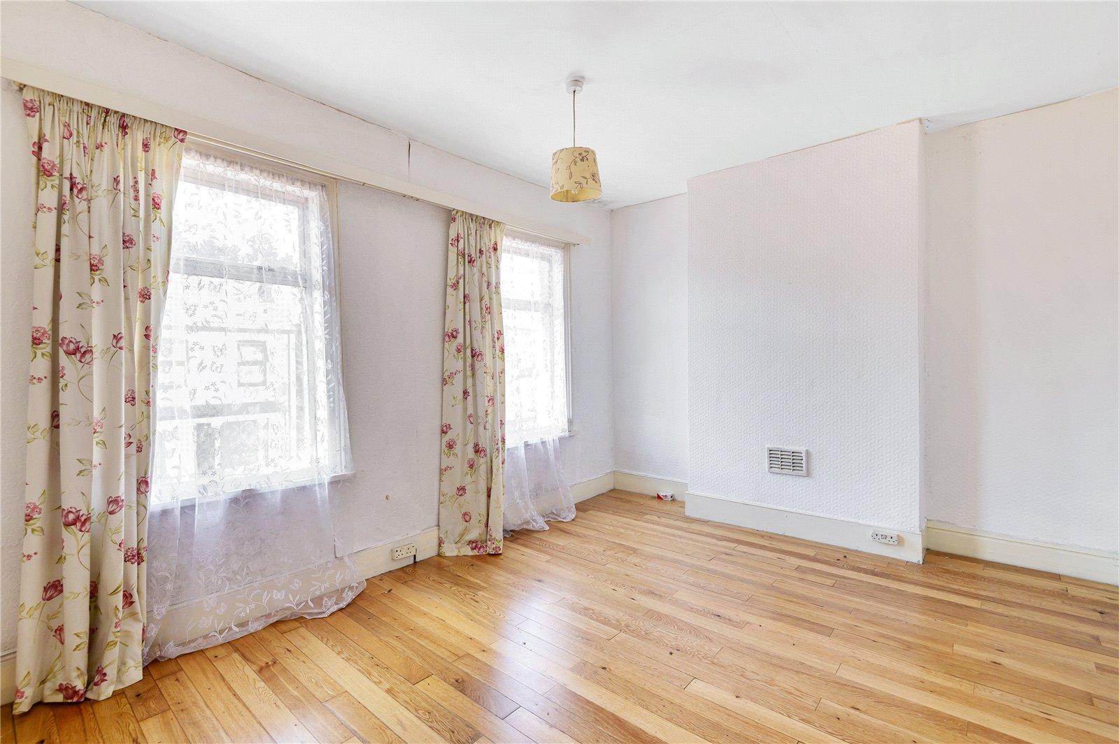 3 bedroom house for sale in London | Robinson Jackson