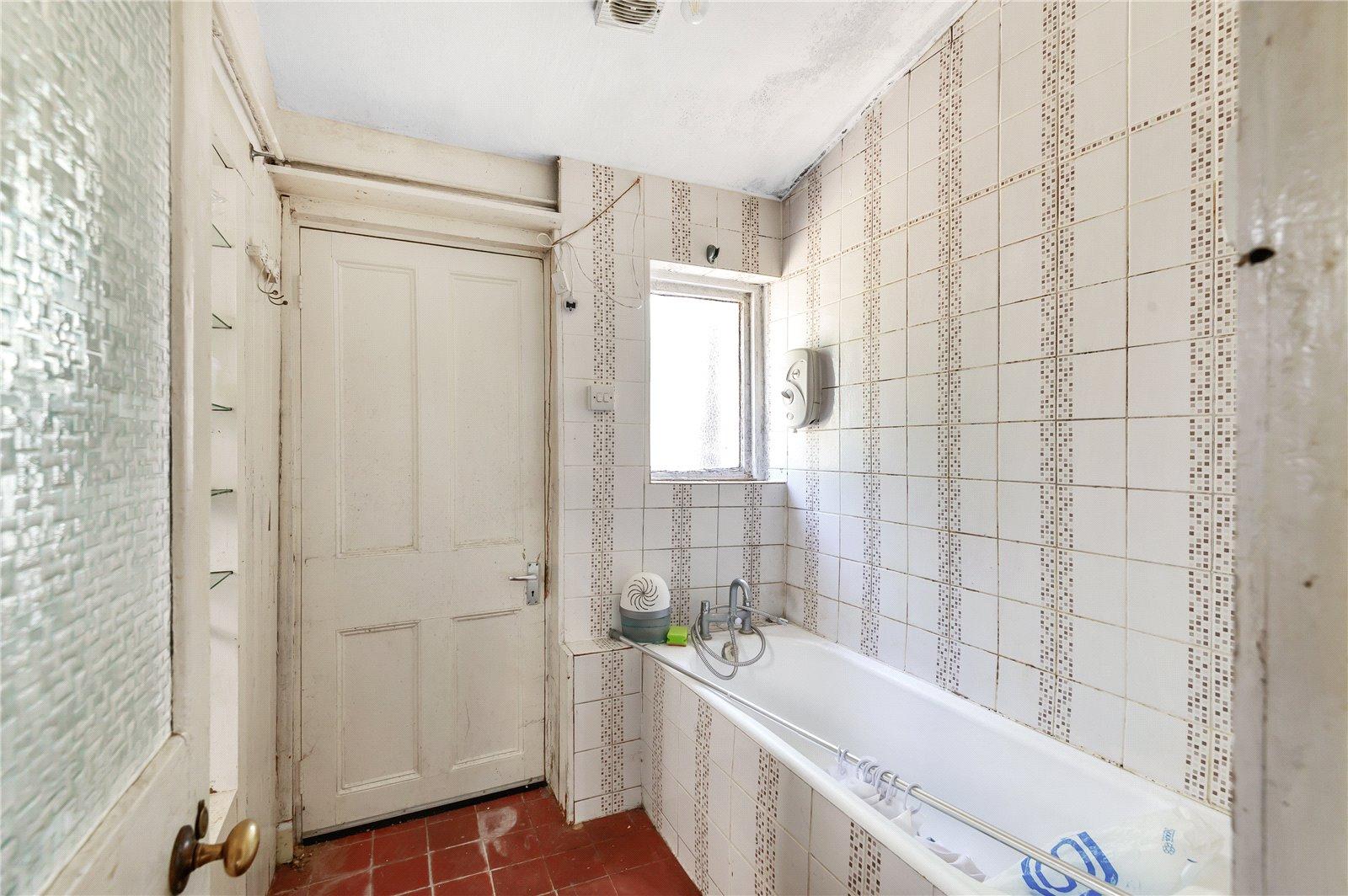 3 bedroom house for sale in London | Robinson Jackson