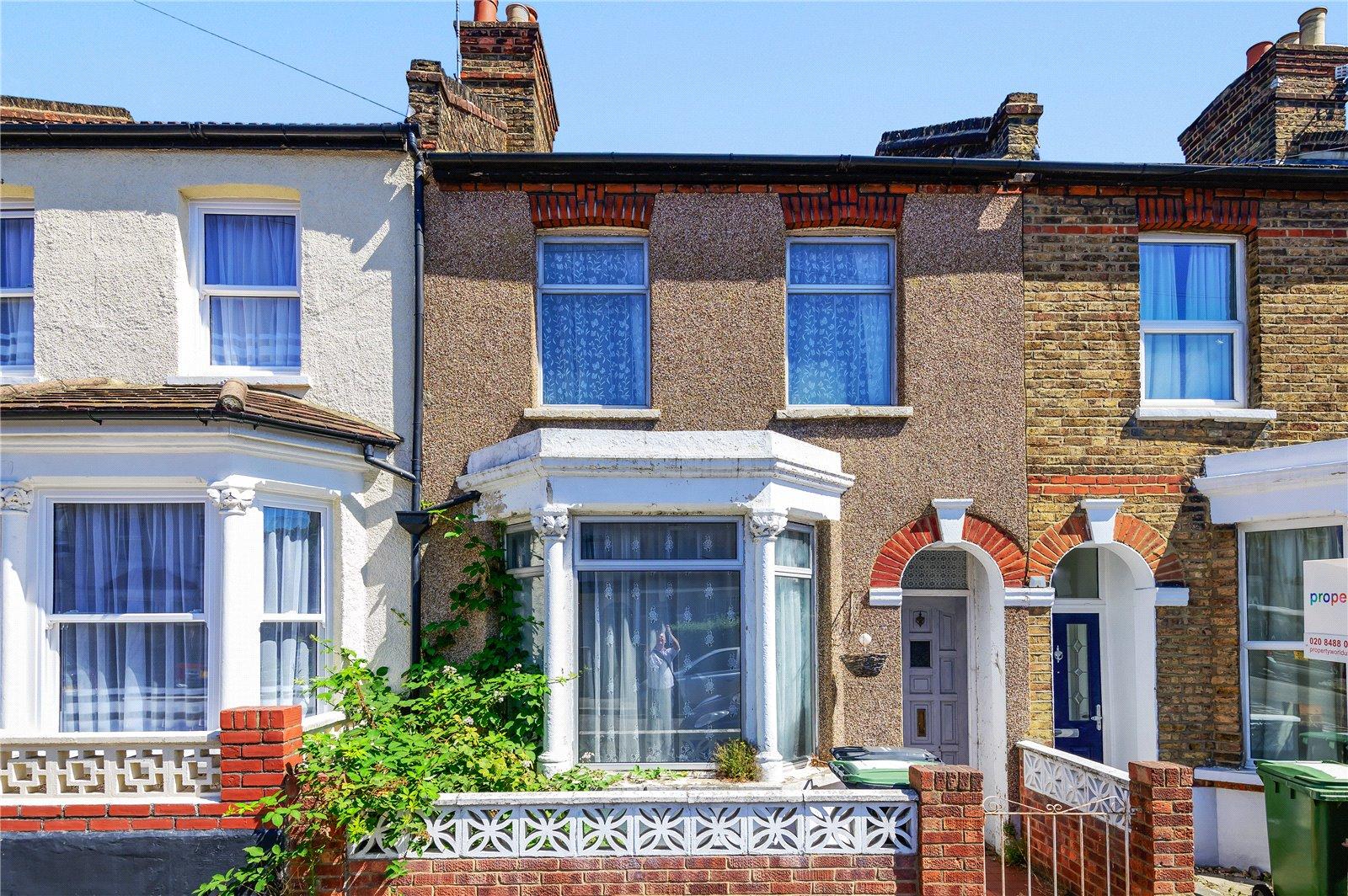 3 bedroom house for sale in London | Robinson Jackson