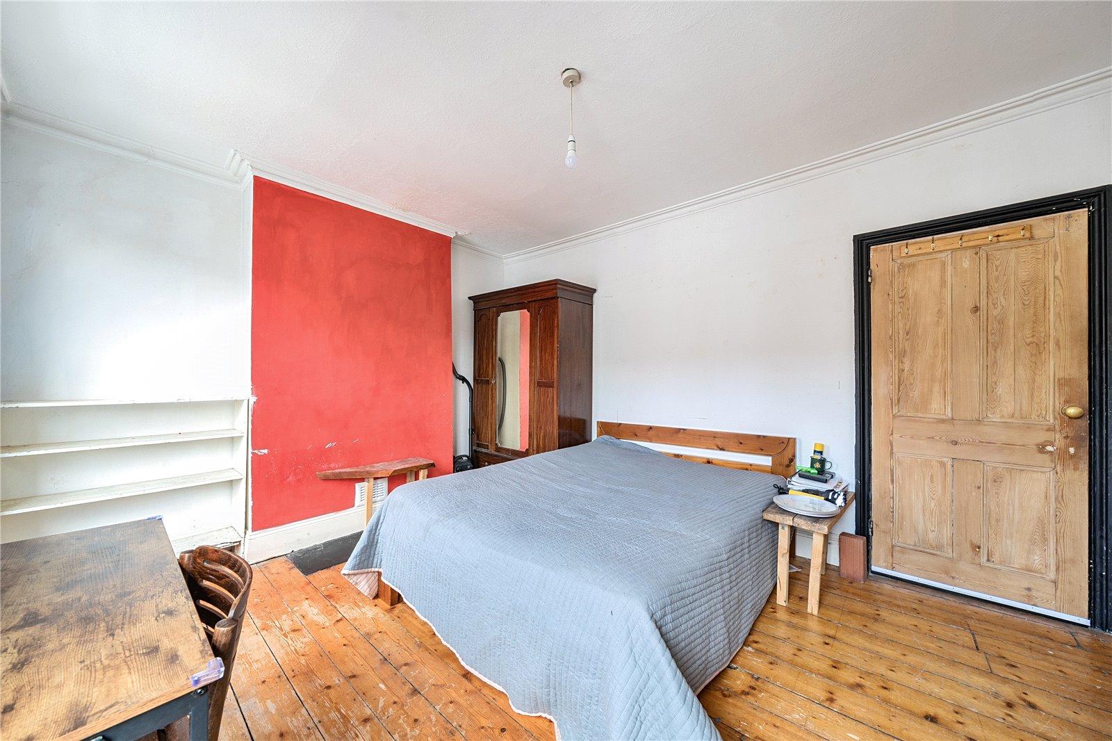 3 bedroom property for sale in London | Robinson Jackson