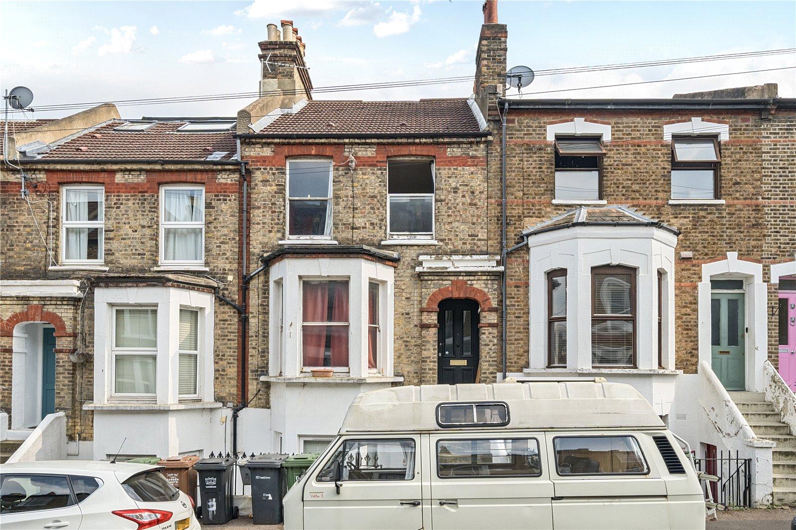 3 bedroom property for sale in London | Robinson Jackson