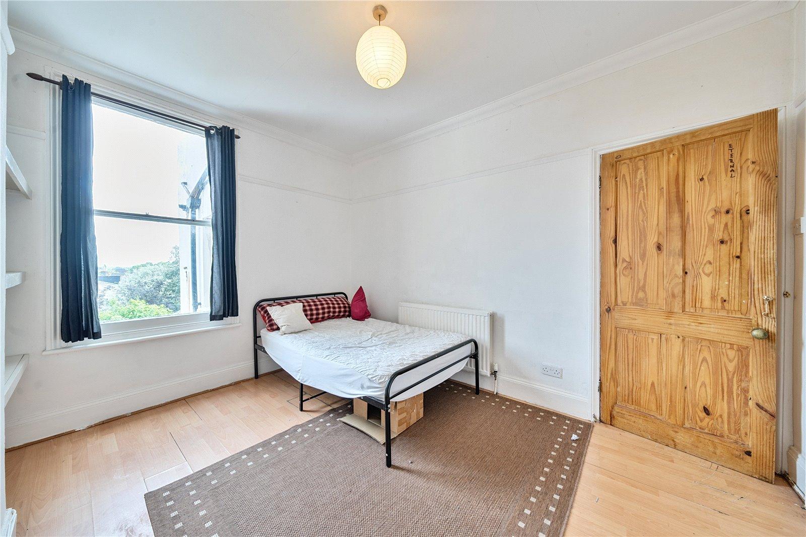 3 bedroom property for sale in London | Robinson Jackson