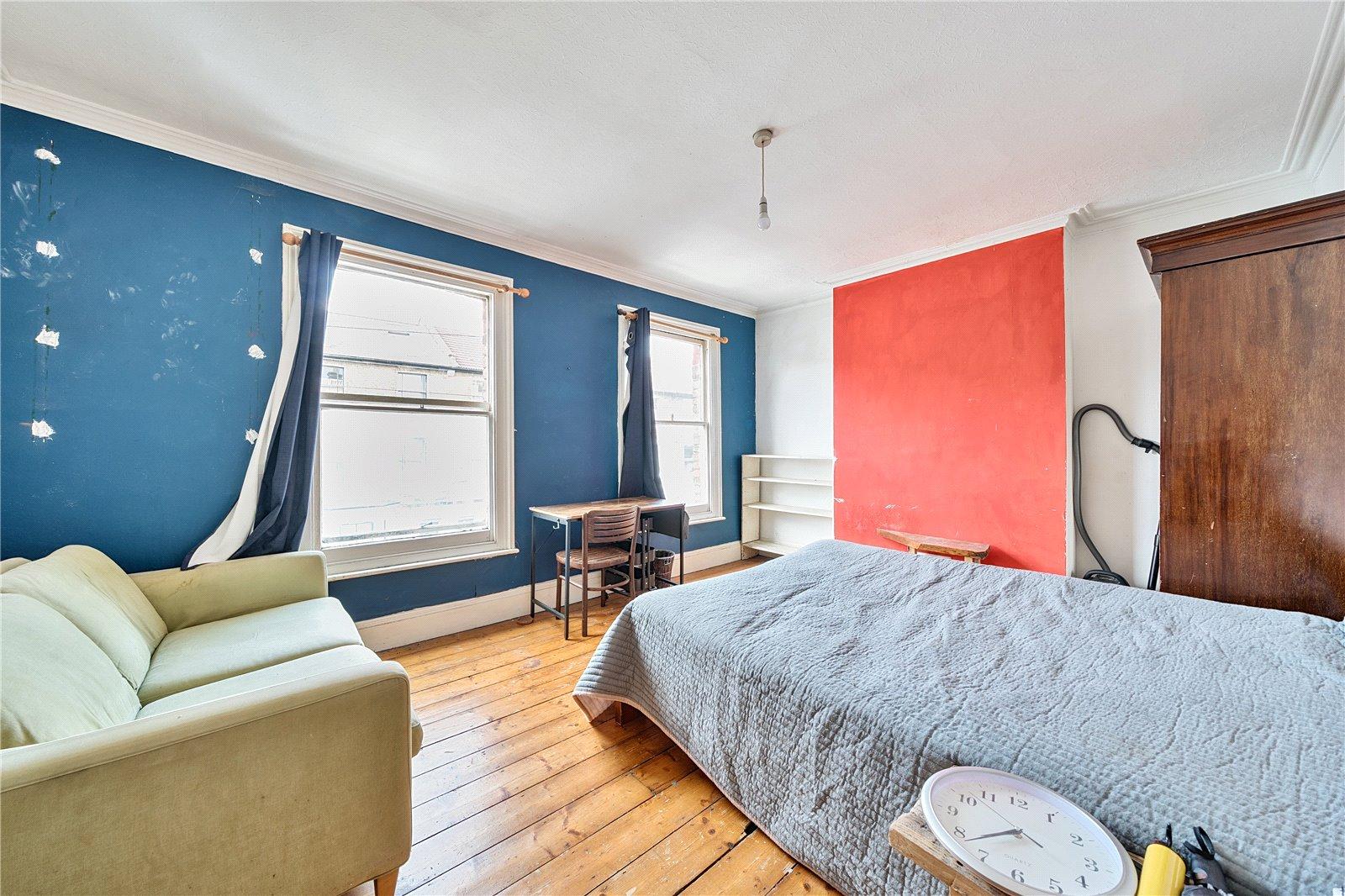 3 bedroom property for sale in London | Robinson Jackson