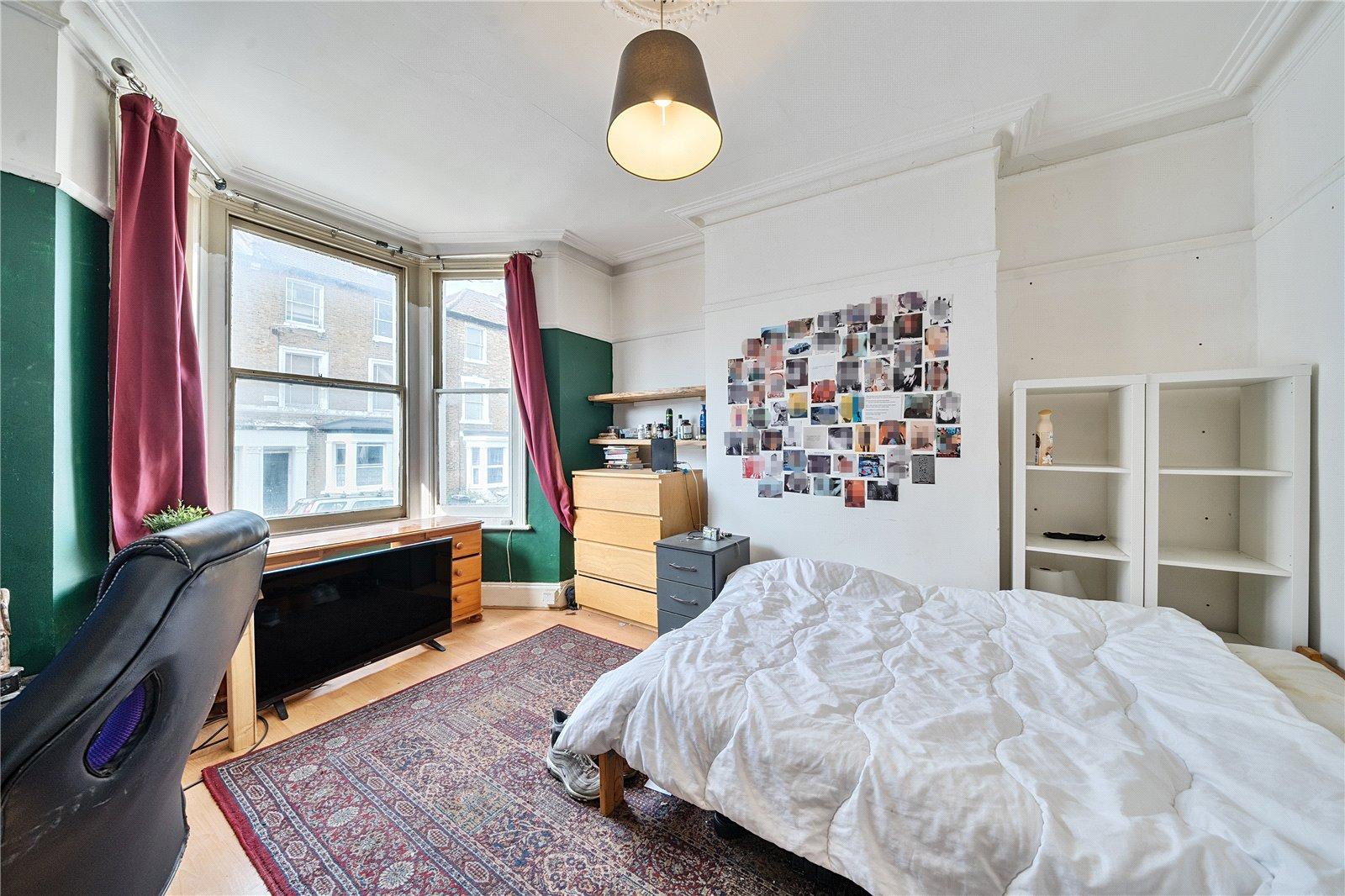 3 bedroom property for sale in London | Robinson Jackson