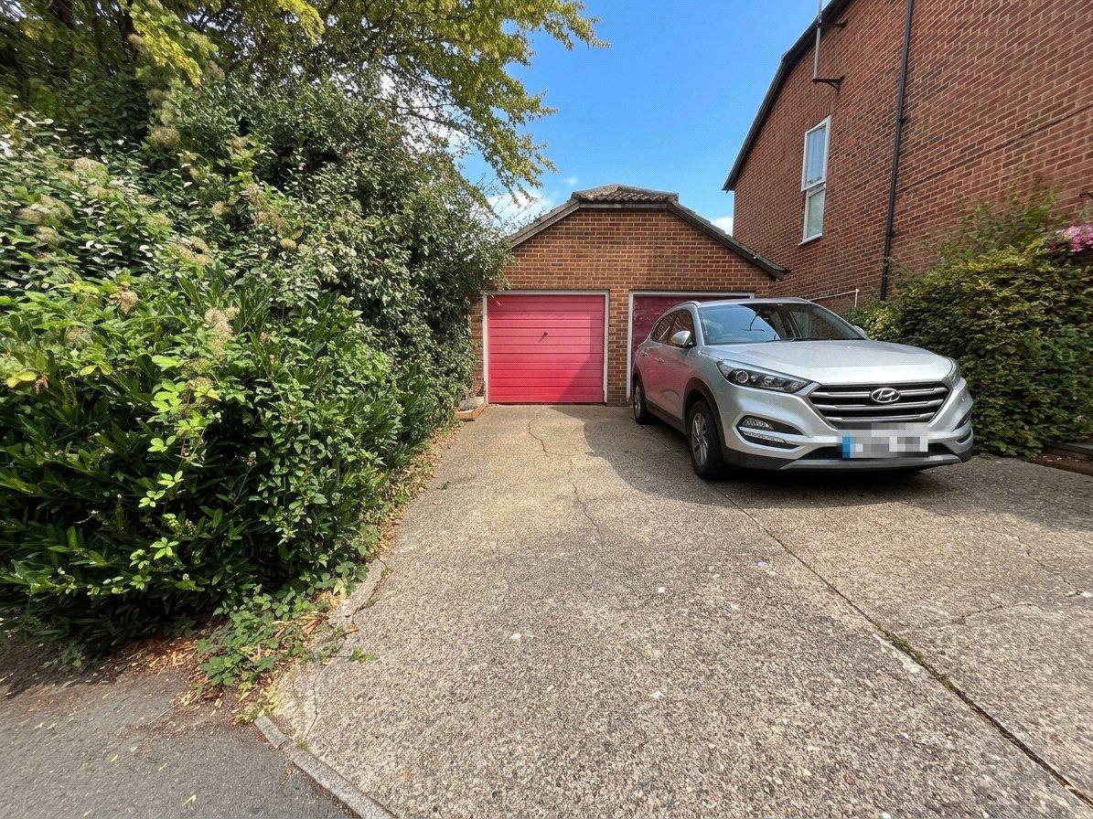 2 bedroom house for sale in Walderslade Woods | Robinson Michael & Jackson