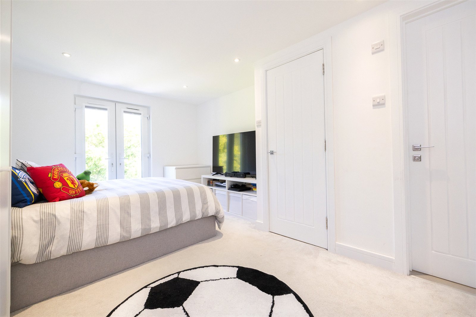 4 bedroom house for sale in Walderslade | Robinson Michael & Jackson
