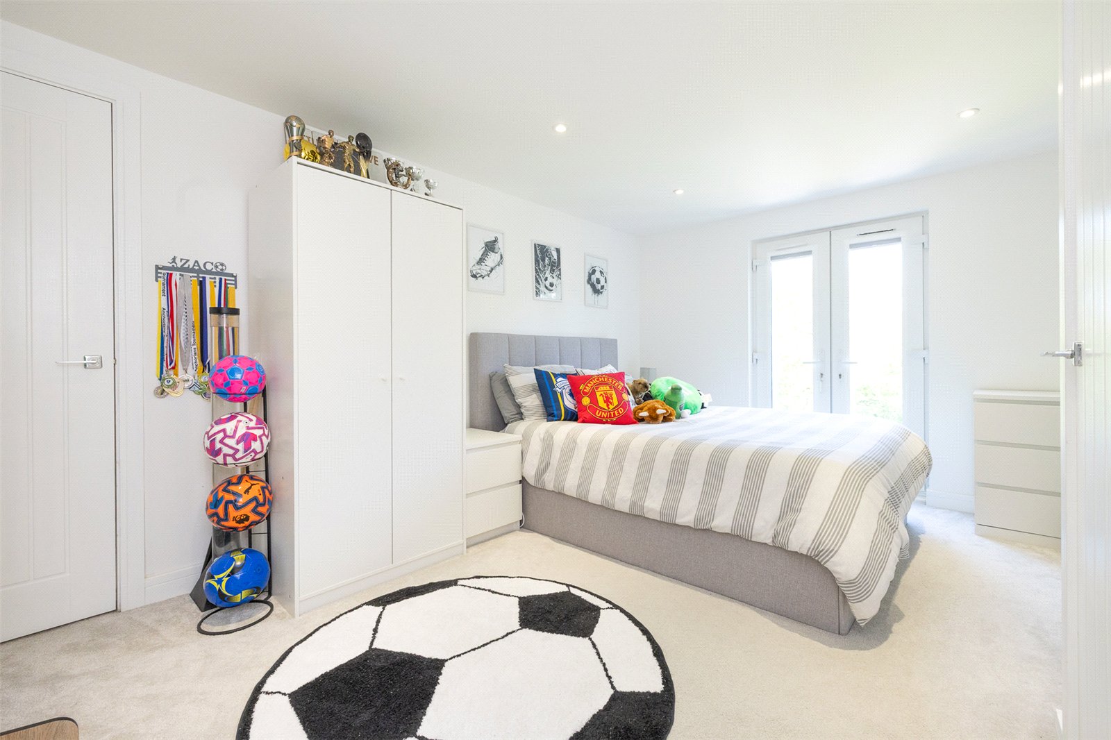 4 bedroom house for sale in Walderslade | Robinson Michael & Jackson