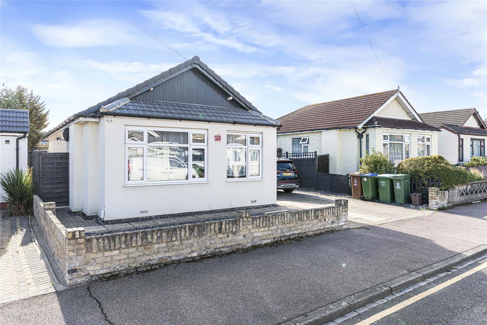 4 bedroom bungalow for sale in Welling | Robinson Jackson
