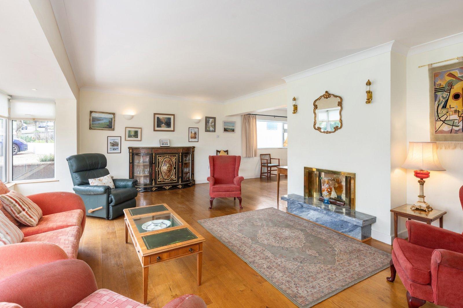 19 Knocksinna Park, Blackrock, Co. Dublin, D18V8N9 - DNG Estate Agents
