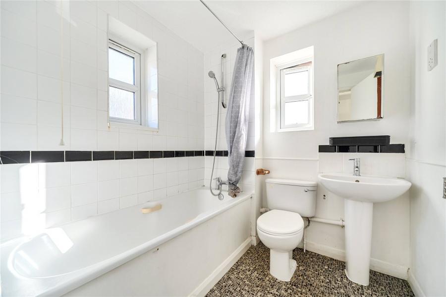 Yeates Drive, Kemsley, Sittingbourne, Kent, ME10, 10446, image-17 - Quealy & Co