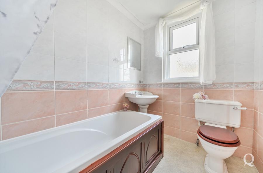 Park Road, Sittingbourne, Kent, ME10, 7856, image-20 - Quealy & Co