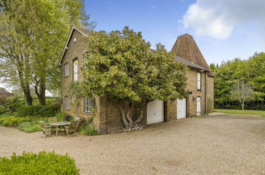 Borden Lane, Borden, Sittingbourne, Kent, ME9, 5183, image-2 - Quealy & Co