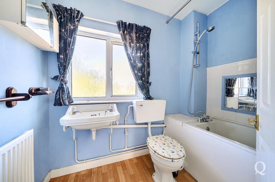 Swanstree Avenue, Sittingbourne, Kent, ME10, 6474, image-3 - Quealy & Co