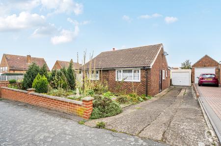 Bradfield Avenue, Teynham, Sittingbourne, Kent, ME9, 8194 - Quealy & Co