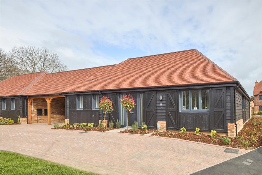 Farriers Green, London Road, Gillingham, Kent, ME8, 18022, image-1 - Quealy & Co