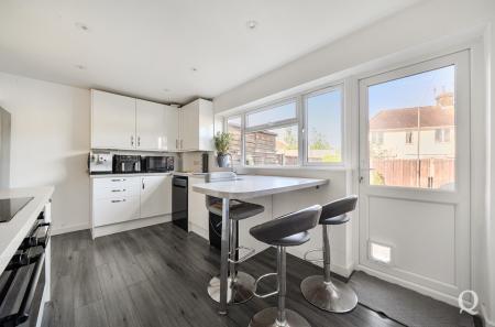 Dyngley Close, Sittingbourne, Kent, ME10, 11237 - Quealy & Co