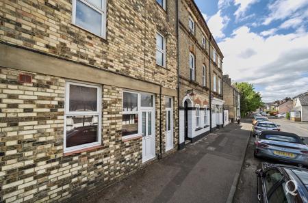 High Street, Snodland, ME6, 4600 - Quealy & Co