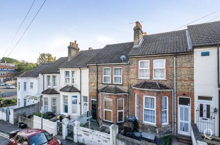 Lumsden Terrace, Chatham, Kent, ME4, 11462 - Quealy & Co