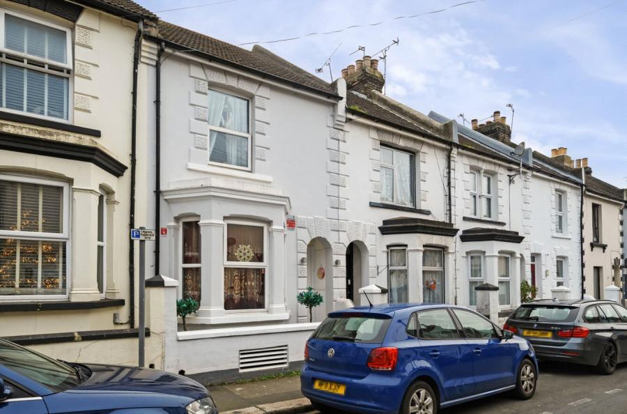 Gordon Road, Gillingham, Kent, ME7, 11157, image-1 - Quealy & Co
