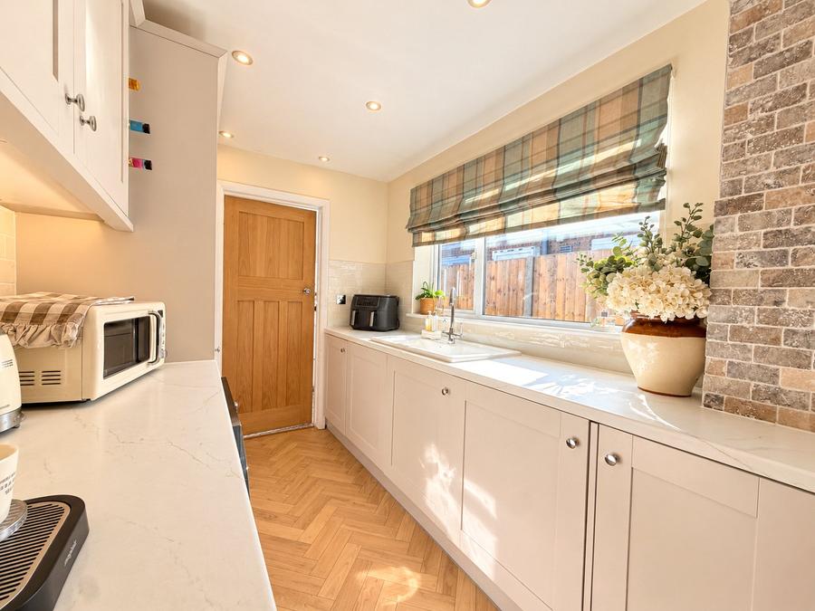 Grovehurst Road, Kemsley, Sittingbourne, Kent, ME10, 18276, image-13 - Quealy & Co