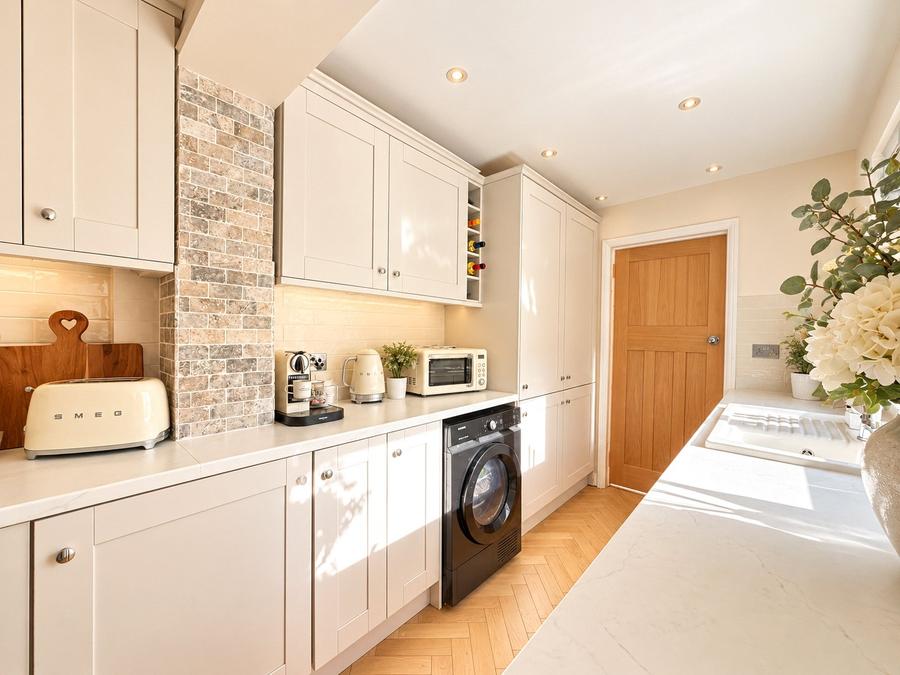 Grovehurst Road, Kemsley, Sittingbourne, Kent, ME10, 18276, image-5 - Quealy & Co