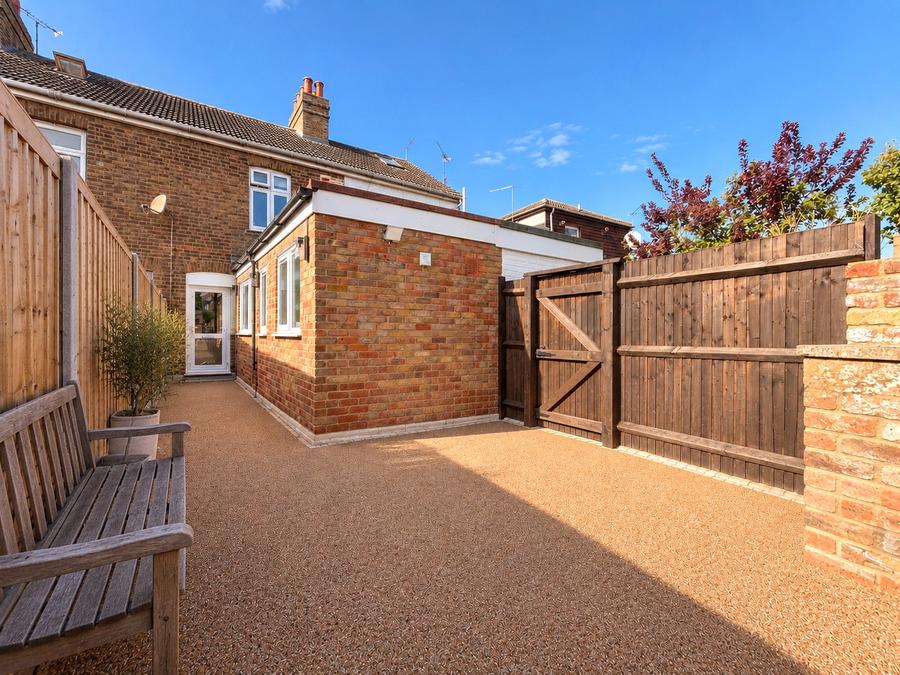 Grovehurst Road, Kemsley, Sittingbourne, Kent, ME10, 18276, image-19 - Quealy & Co