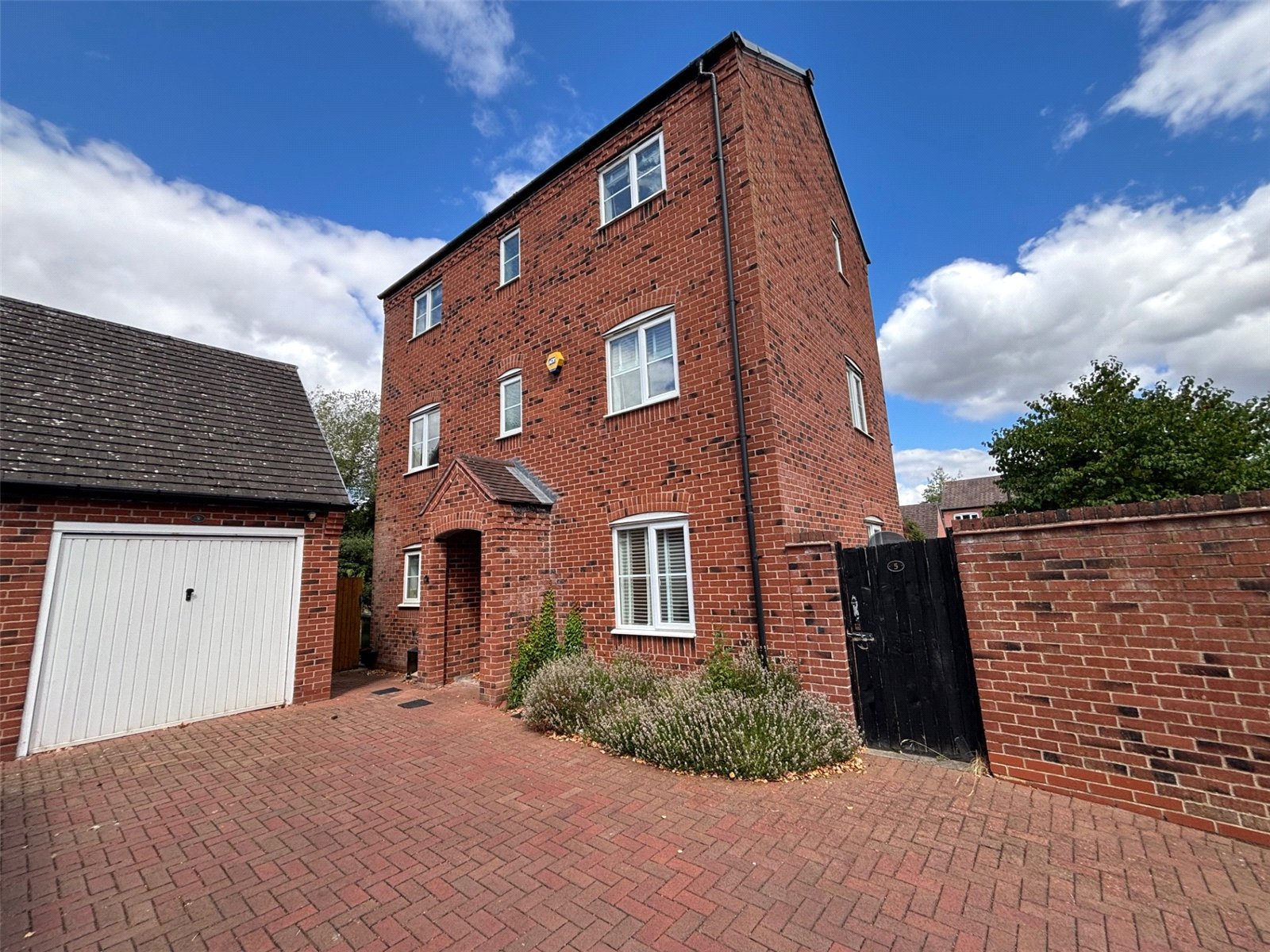 5 bedroom house for sale