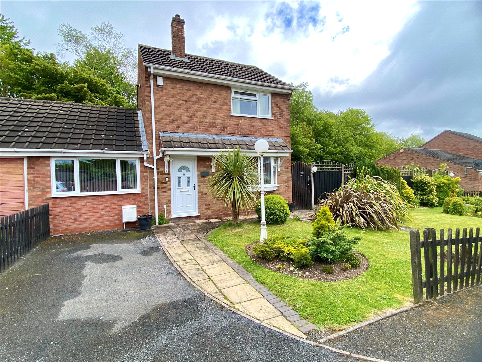 2 bedroom house for sale