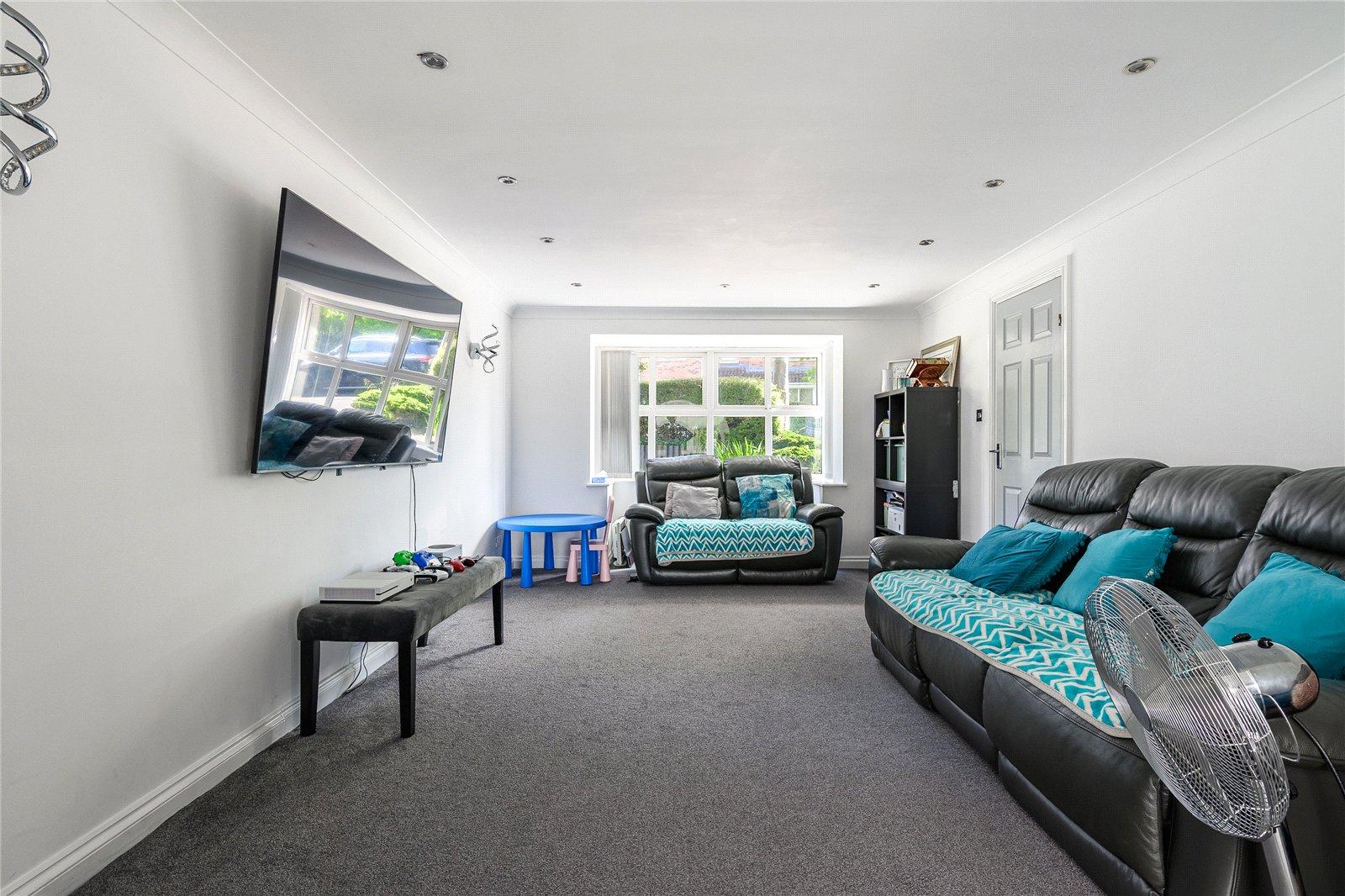 Darley Drive, Dunstall Park, Wolverhampton, West Midlands, WV6 - DB Roberts