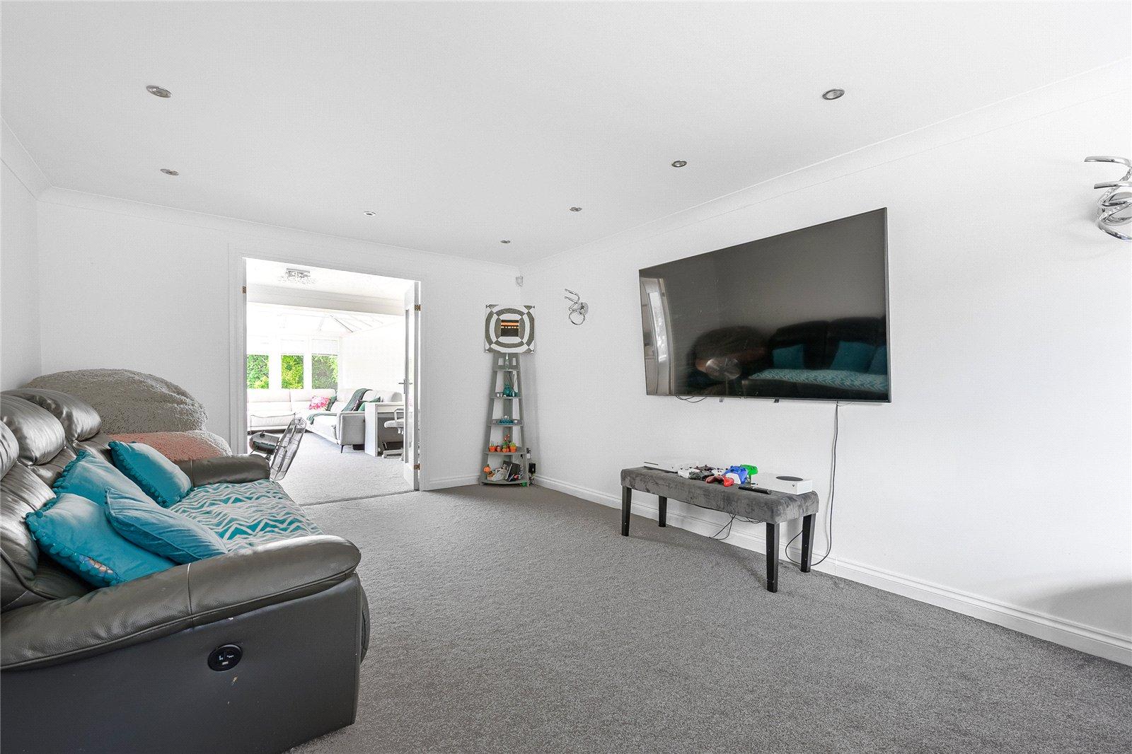 Darley Drive, Dunstall Park, Wolverhampton, West Midlands, WV6 - DB Roberts