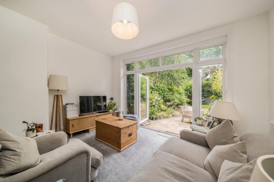 2 bedroom Flat for sale in Jacksons Lane-view9