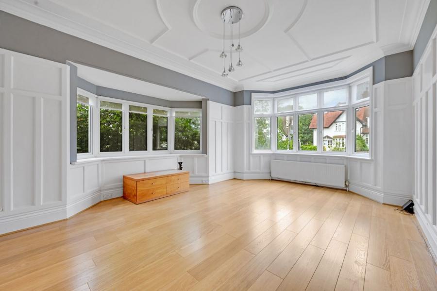 5 bedroom House for sale in Hodford Road-view2