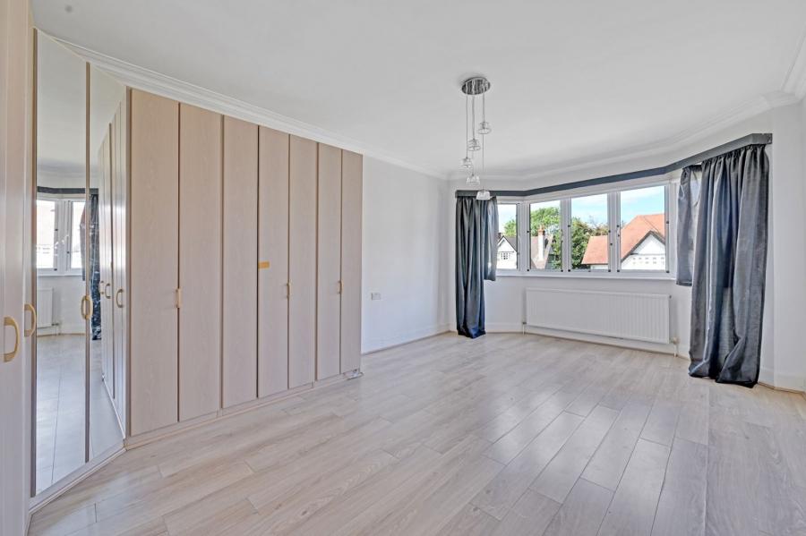 5 bedroom House for sale in Hodford Road-view10