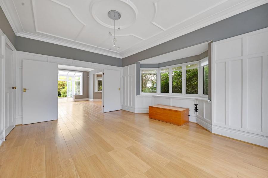 5 bedroom House for sale in Hodford Road-view4