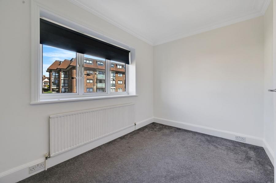5 bedroom House for sale in Hodford Road-view13