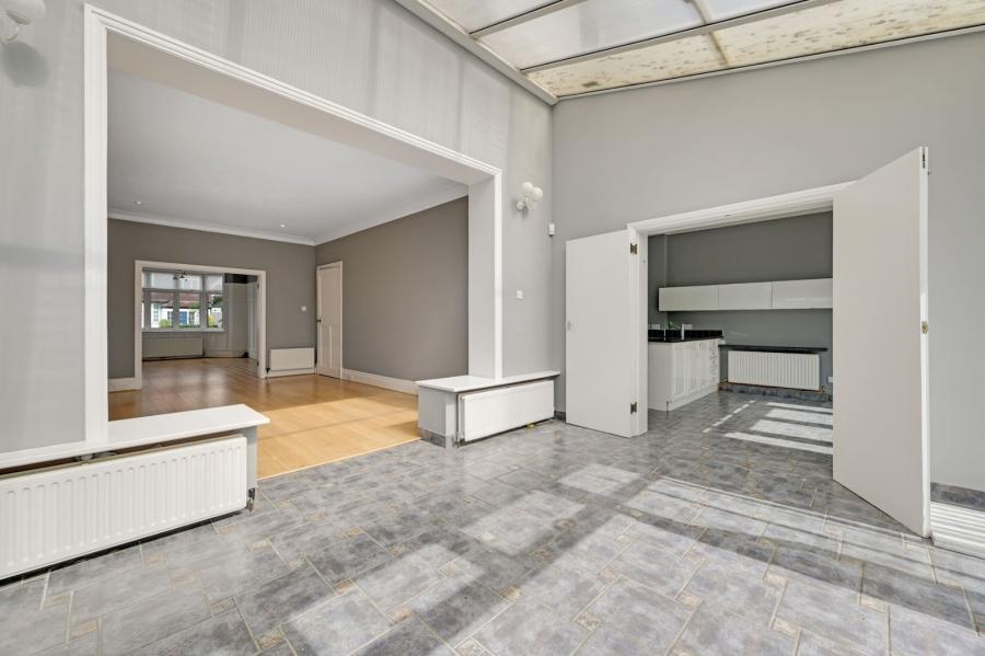 5 bedroom House for sale in Hodford Road-view5